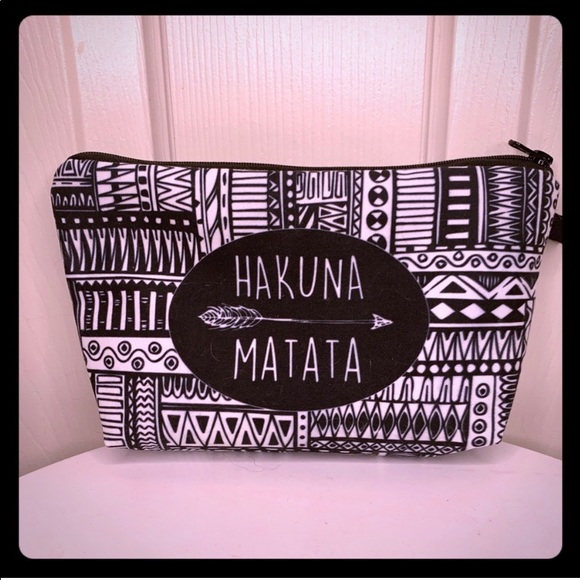 Handbags - NWOT Hakuna Matata Makeup Bag!